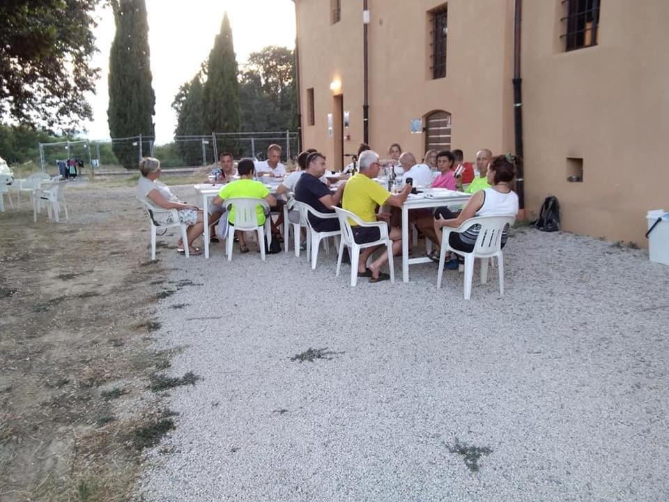 Hostal Badia Altopascio Bagian luar foto